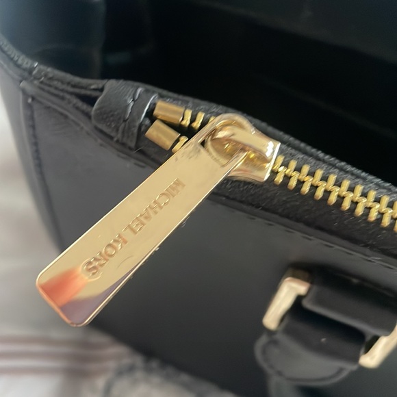 MICHAEL KORS Satchel - Picture 9 of 11